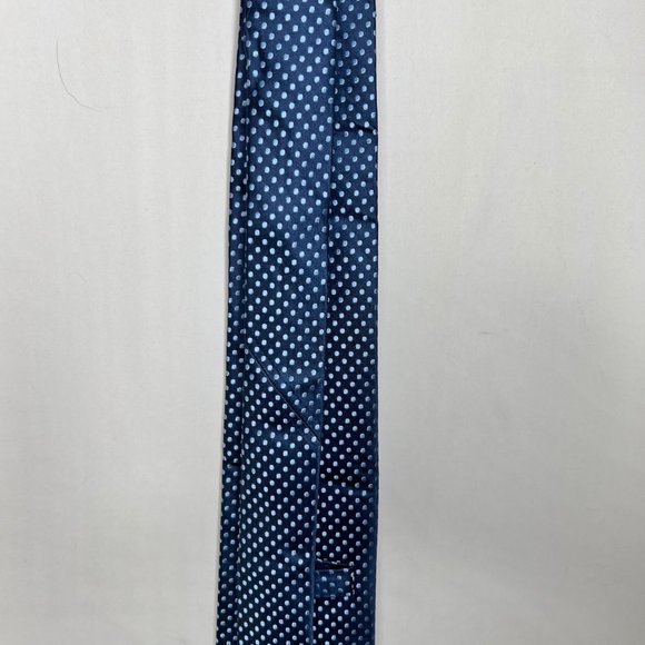 W.H. Belk Men’s Necktie 3 ½” 100% Silk Navy Blue w/ Light Blue Dots Tie - Picture 6 of 11